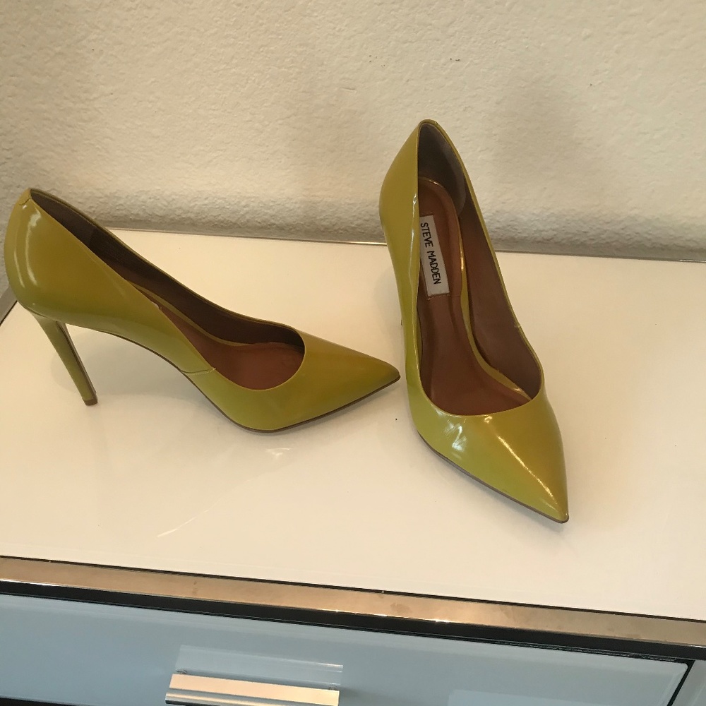 NWB Steve Madden leather chartreuse green pumps
